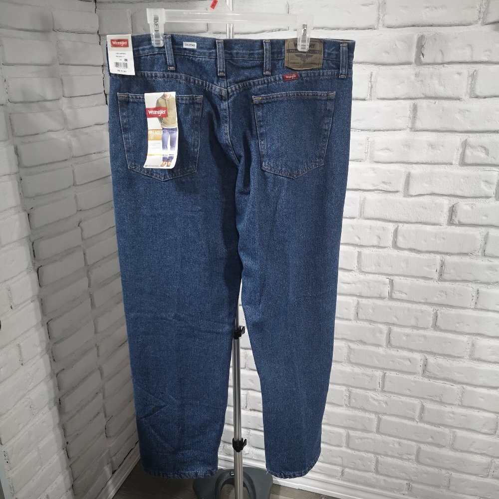 NWT Wrangler Relaxed Fit Fleece Lined Men's Medium Wash Jeans